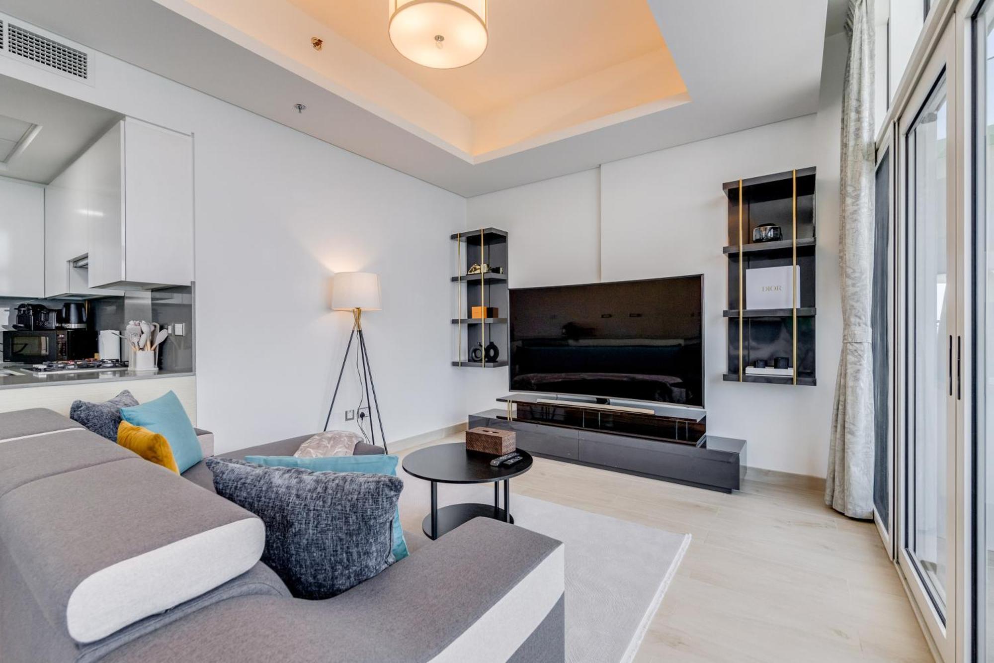 Apartment Luxury Azizi Mina Beachfront