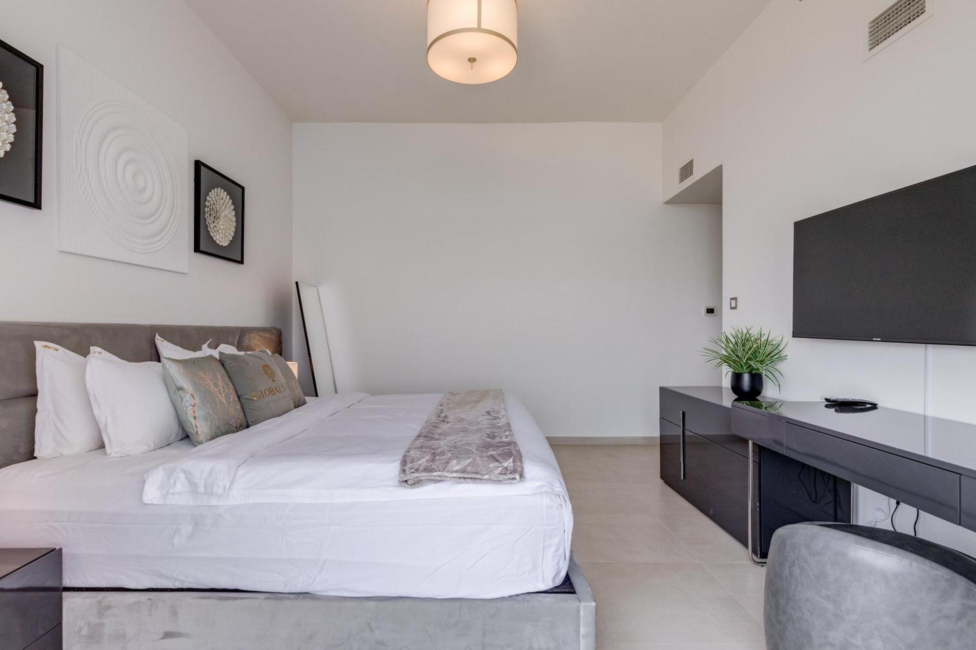 Apartment Luxury Azizi Mina Beachfront *