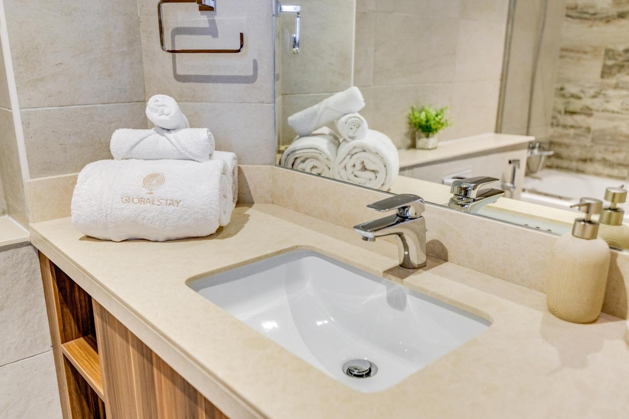 Luxury Azizi Mina Beachfront * Dubai