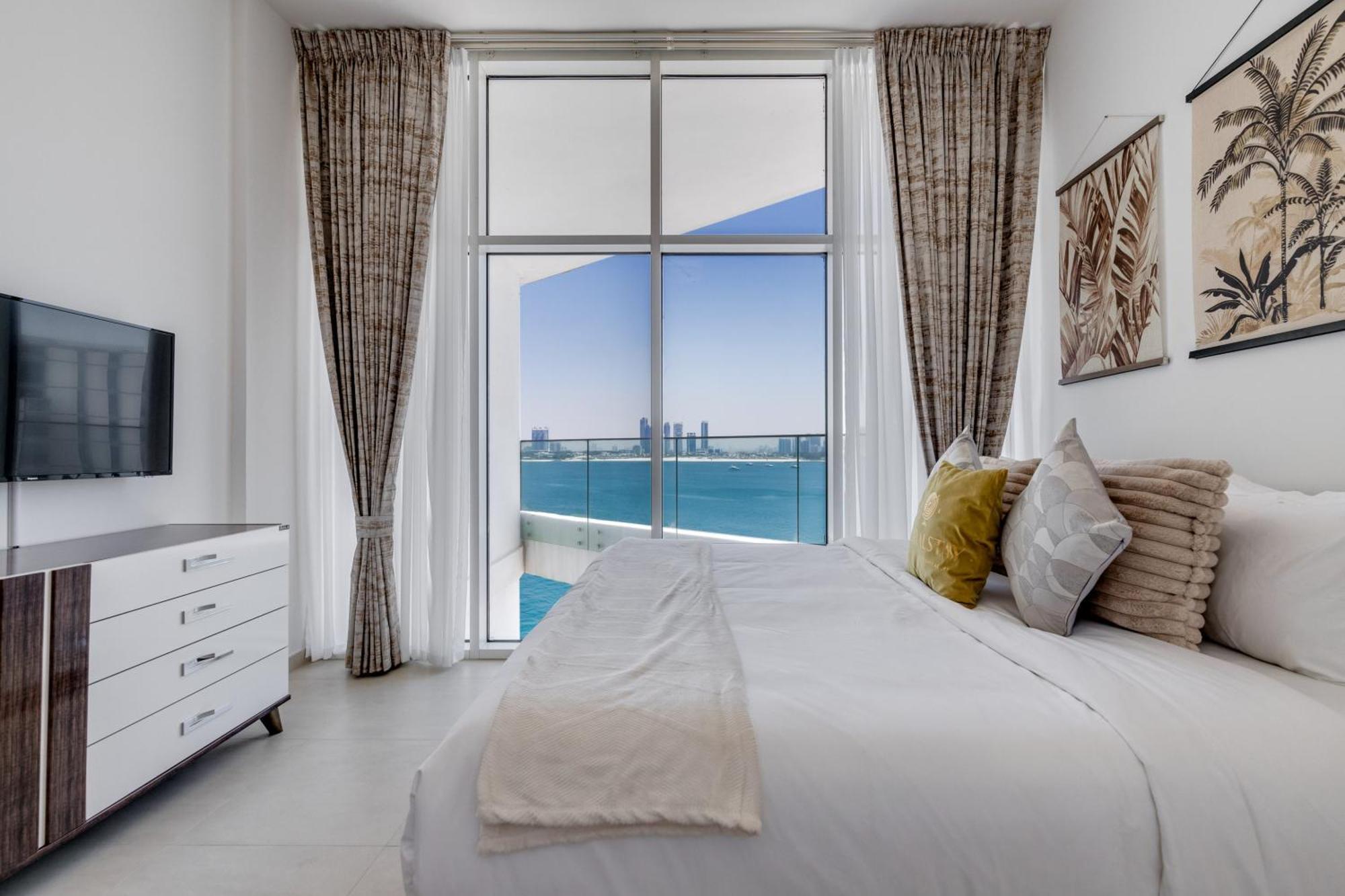 Luxury Azizi Mina Beachfront Dubai