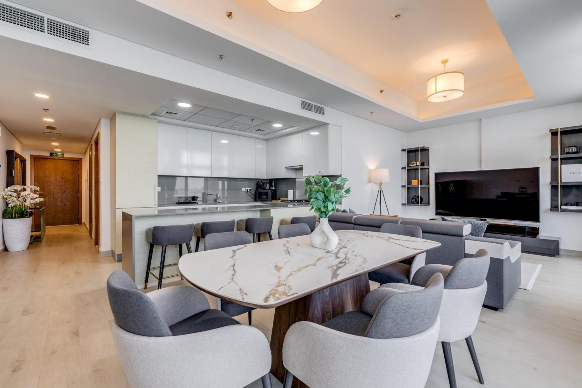 Apartment Luxury Azizi Mina Beachfront