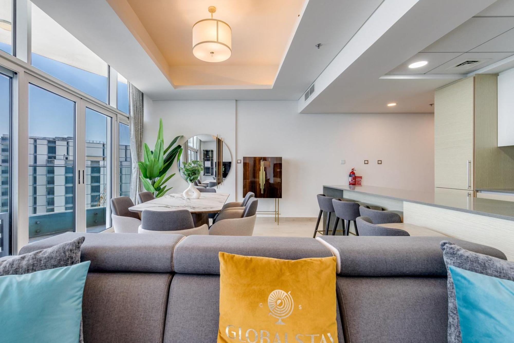 Luxury Azizi Mina Beachfront *