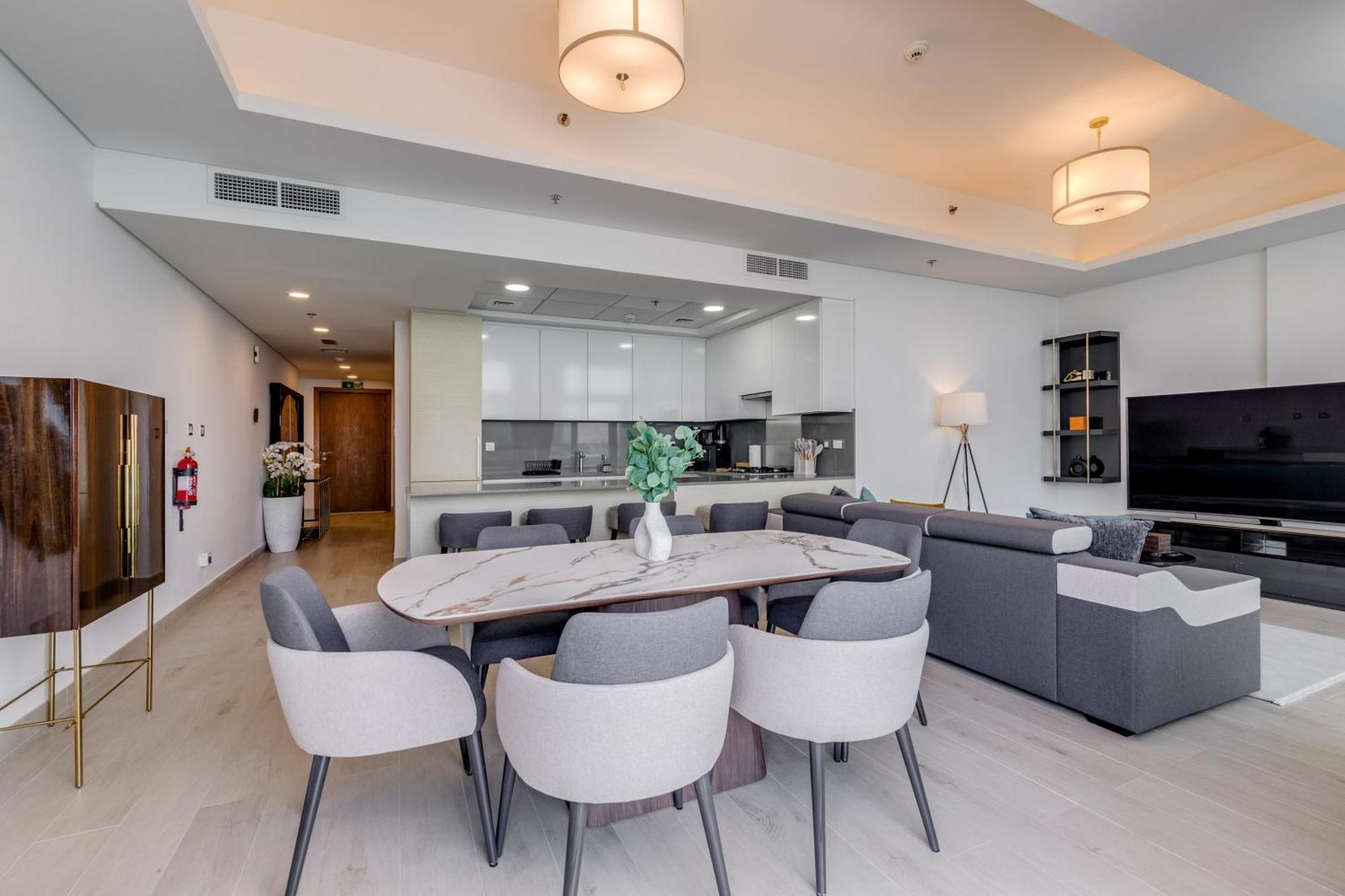 Luxury Azizi Mina Beachfront Dubai